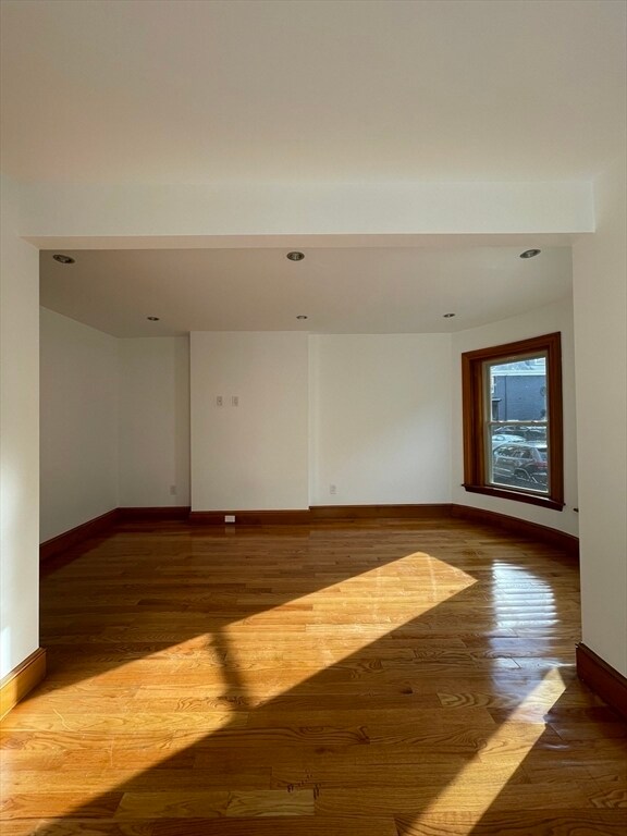 Building Photo - 43 Saxton St