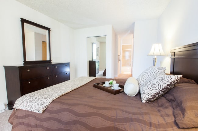 Bedroom - Castlewood Apartments