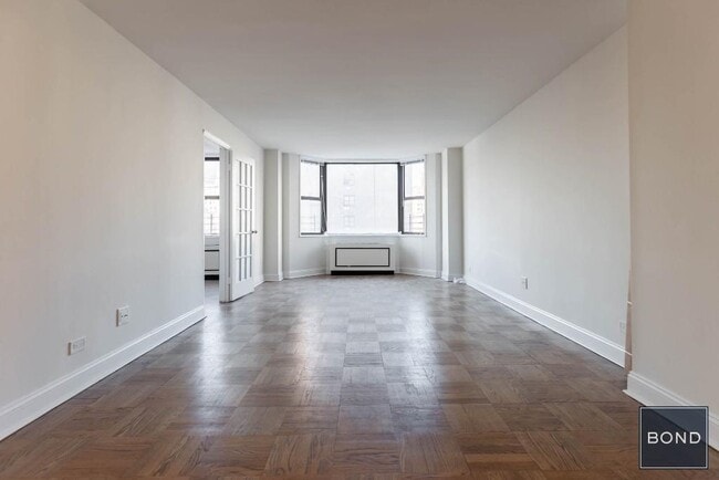 Building Photo - 400 E 71st St