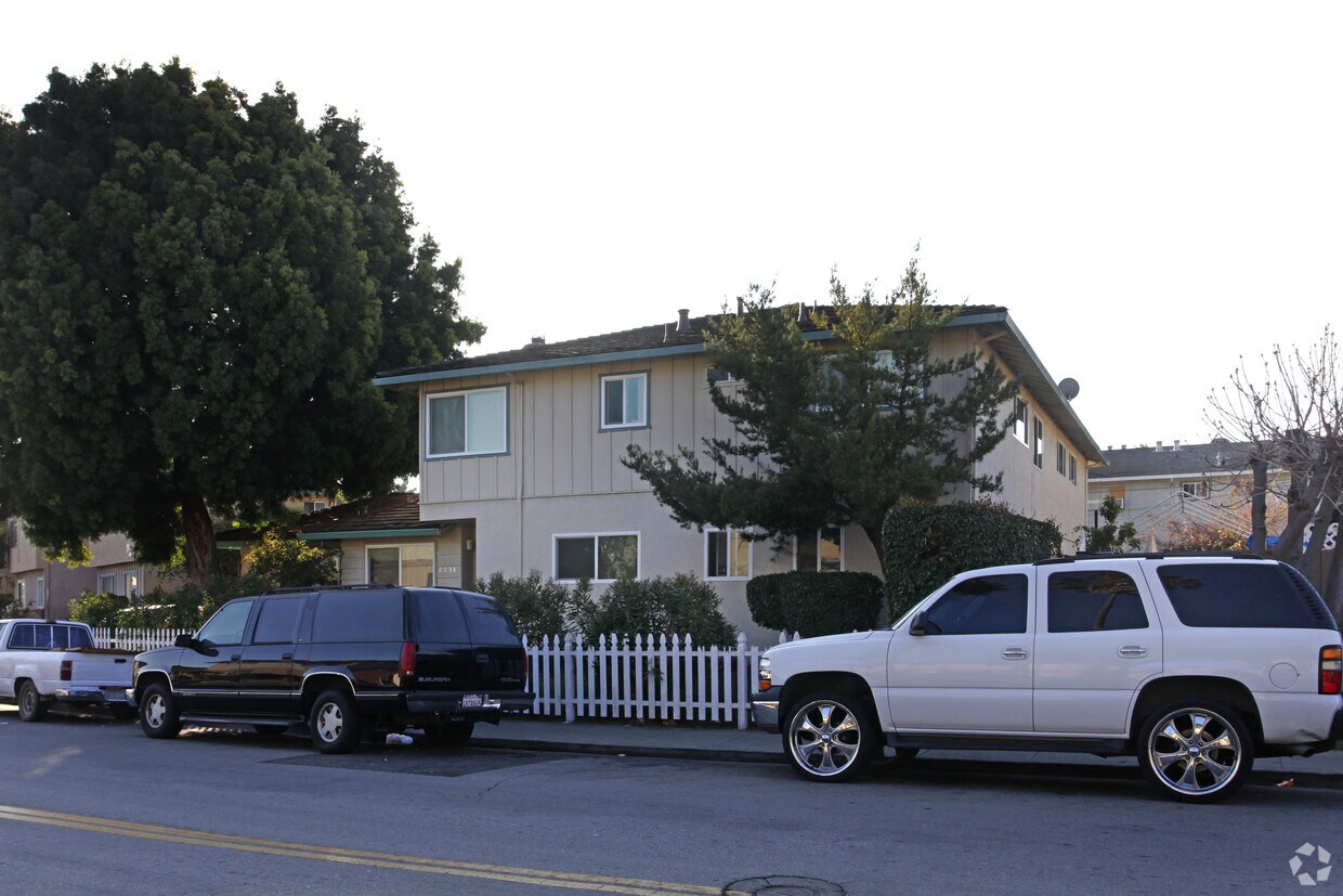 Building Photo - 2138 Main St