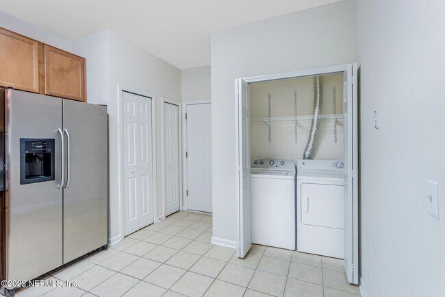 Building Photo - 213 Leese Dr