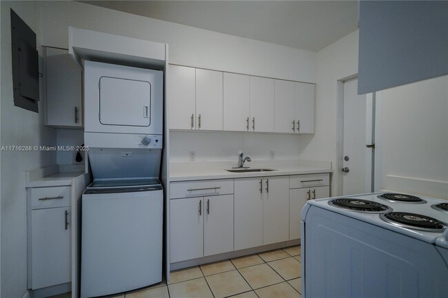 Building Photo - 1520 SW 22nd Terrace