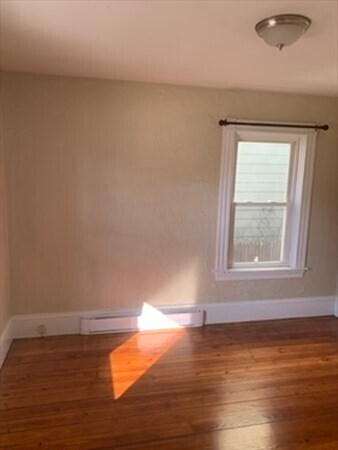 Building Photo - 302 S Main St