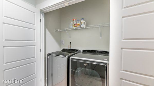 Building Photo - 1 br, 1 bath Townhome - 230 Oak Park St