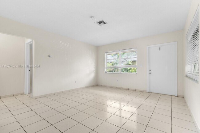 Foto del edificio - 5833 Taylor St