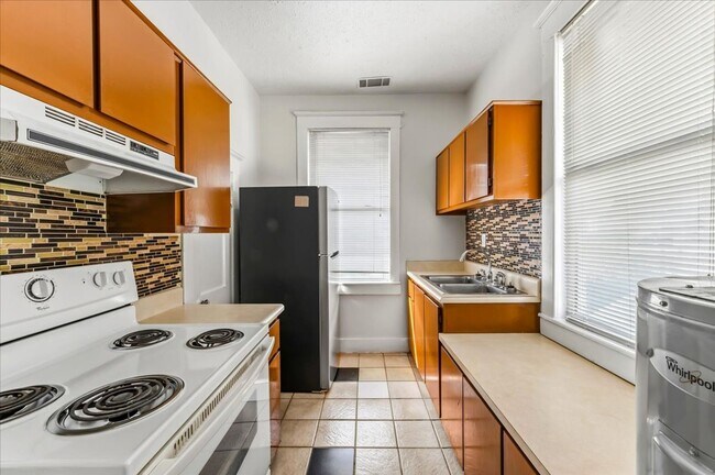 Foto del edificio - Cozy 1-Bedroom Apartment in Midtown – $1,300/month