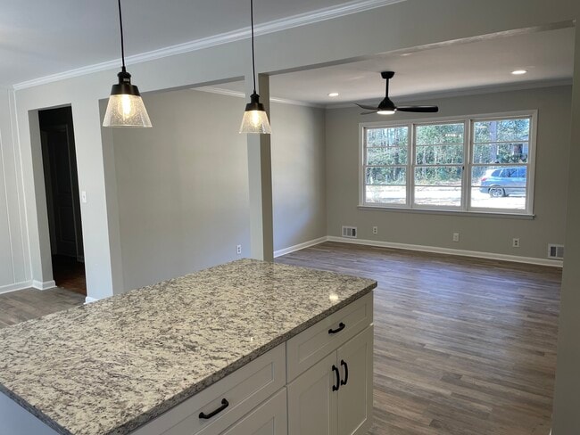 Building Photo - 1164 Longshore Dr