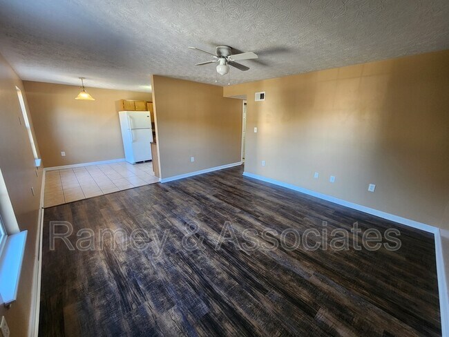 Foto del edificio - 219 Highland Blvd