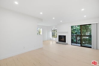 Building Photo - 13025 Moorpark St