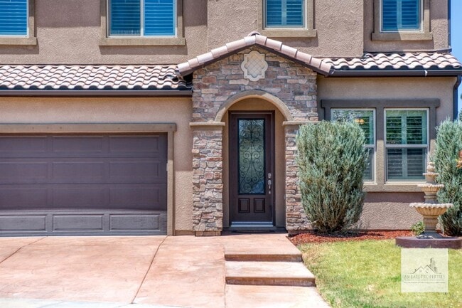 Foto del edificio - Beautiful 4 bedroom home on the Golf Course!