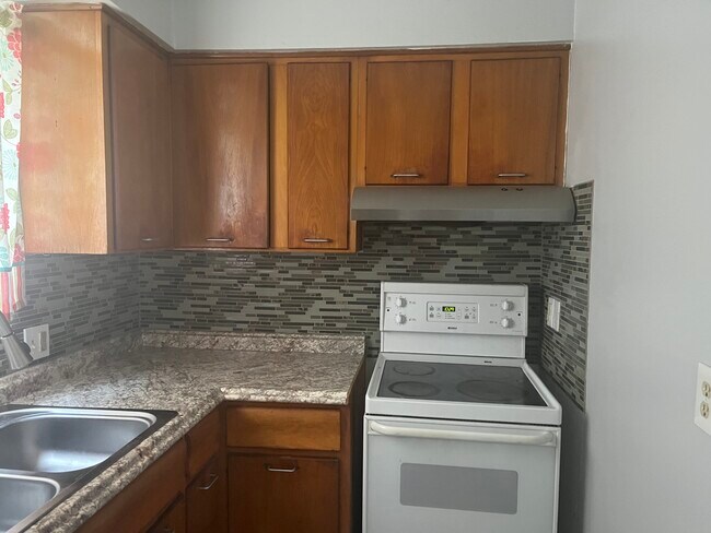 Foto del edificio - 598 Treeside Dr