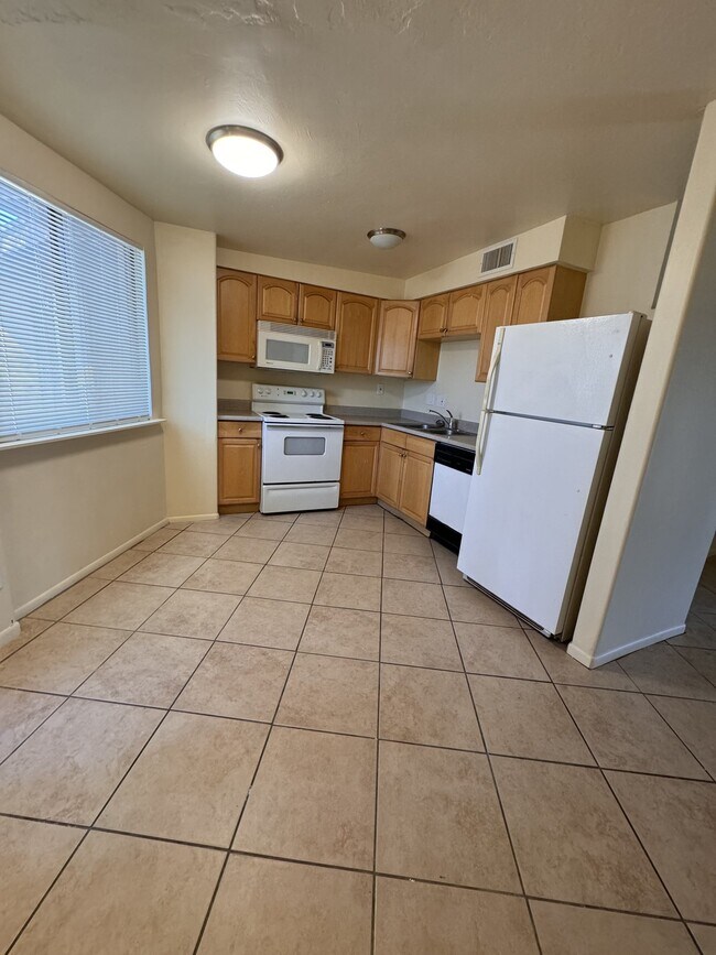 Foto del edificio - 3934 N Pomona Rd