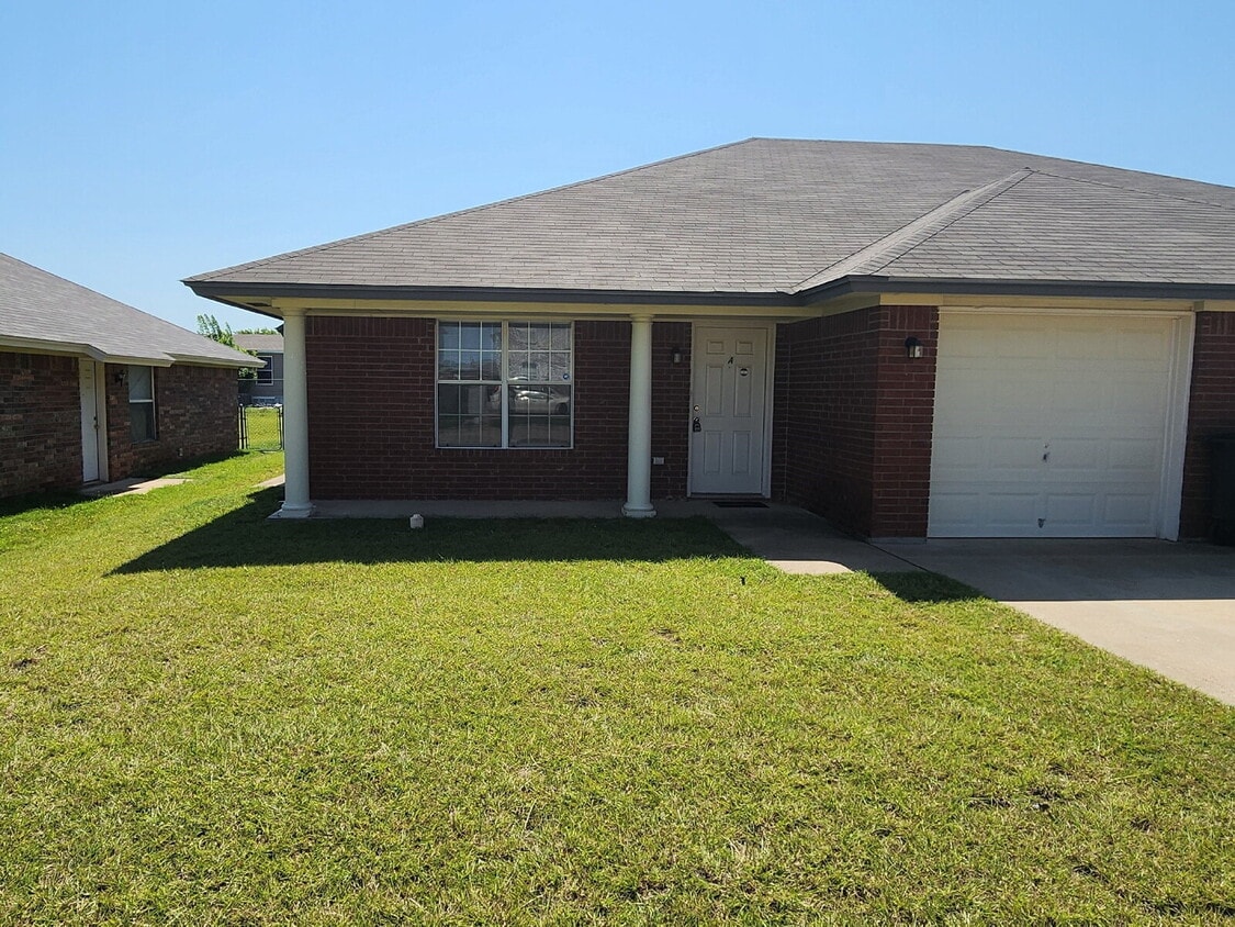 Primary Photo - 3204 Toledo Dr