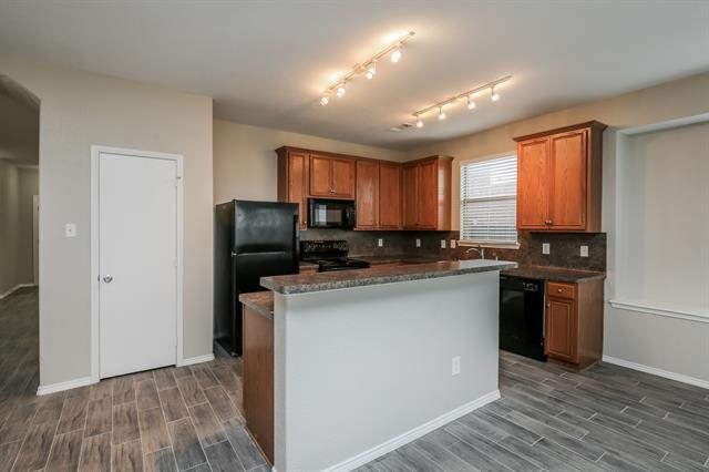 Foto del edificio - 533 Crown Oaks Dr