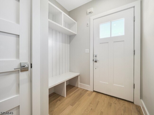 Building Photo - 29 Blaine St