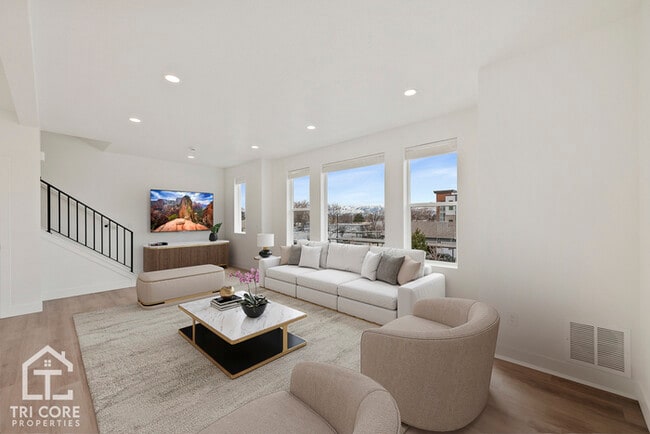 Building Photo - townhome