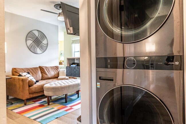 Foto del edificio - 595 Midway Rd