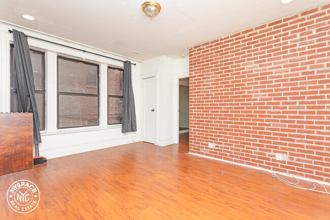 Foto del edificio - 327 Eastern Pkwy