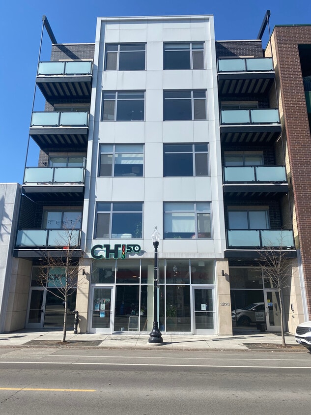 Primary Photo - 3220 N Lincoln Ave