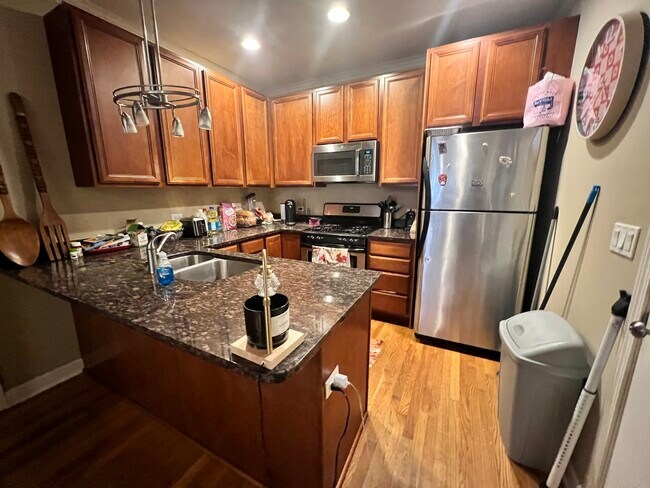 Foto del edificio - 3709 N Kenneth Ave