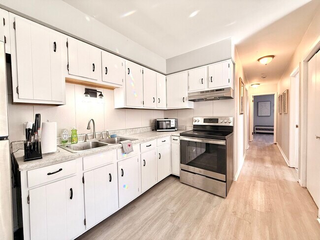 Foto del edificio - 10405 Mansfield Ave