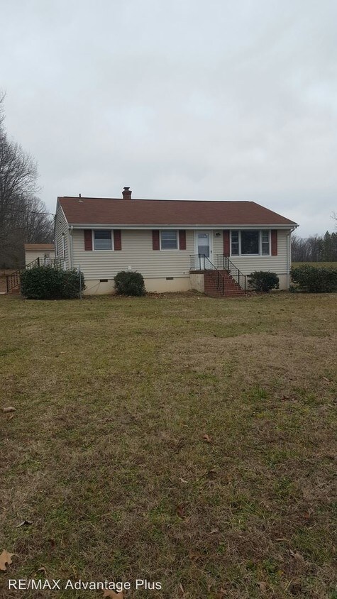 Primary Photo - 426 Holman Mill Rd