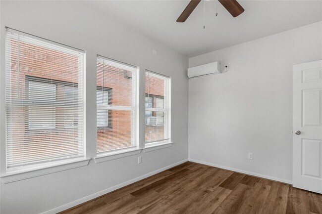 Foto del edificio - 4311 Harrisburg Blvd