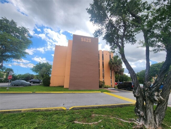 Foto del edificio - 9420 W Flagler St
