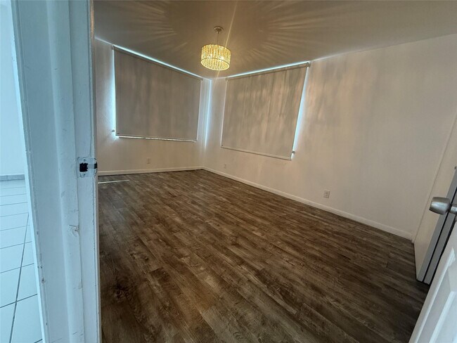 Foto del edificio - 1853 SW 17th St