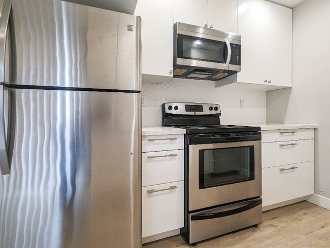 Building Photo - 465 Calderon Ave