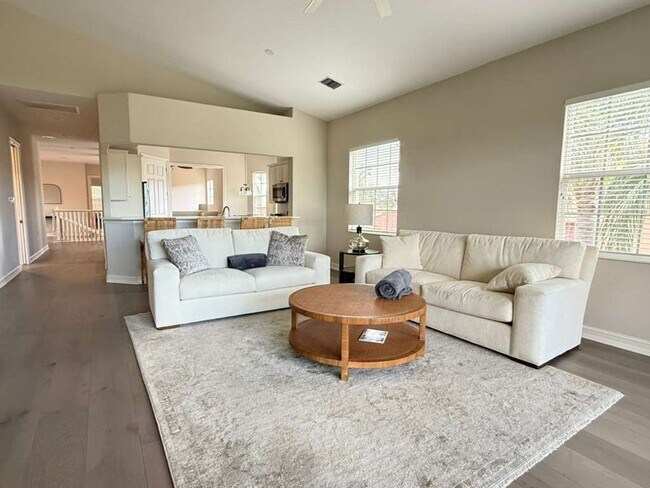 Foto del edificio - 3 Bed + Flex, 3 Bath 2,686 Sq Ft - Top Floor Coach Home