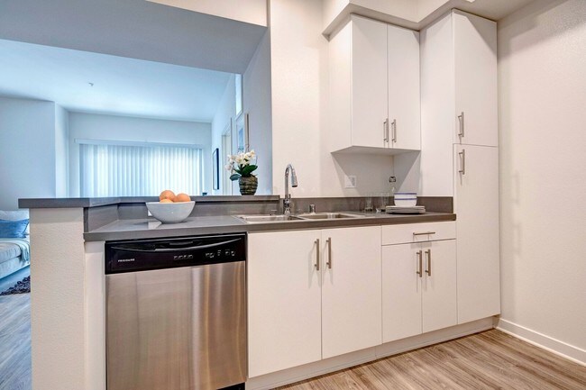 Foto del edificio - 5762 Morley St