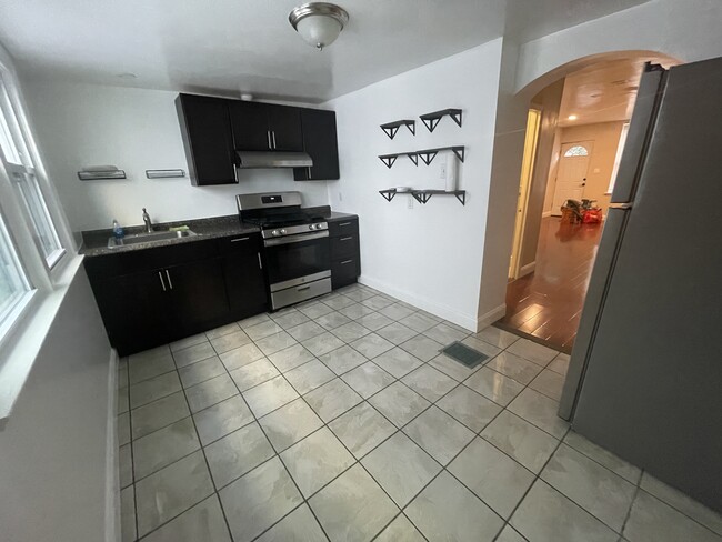 Kitchen - 1317 S Howard St