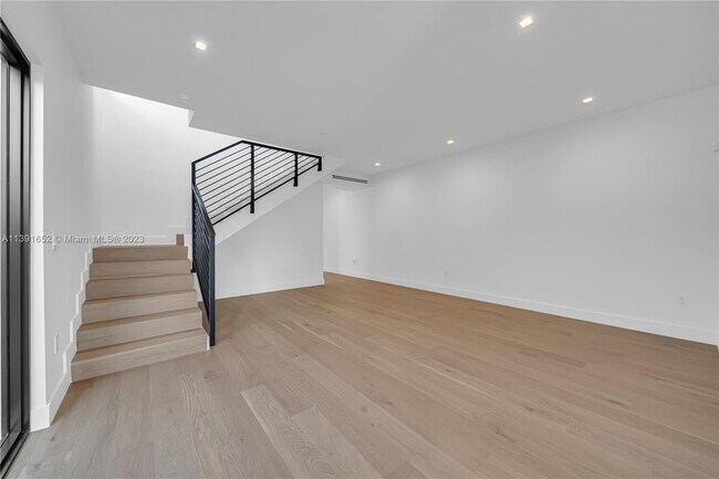 Foto del edificio - 3329 SW 24th St
