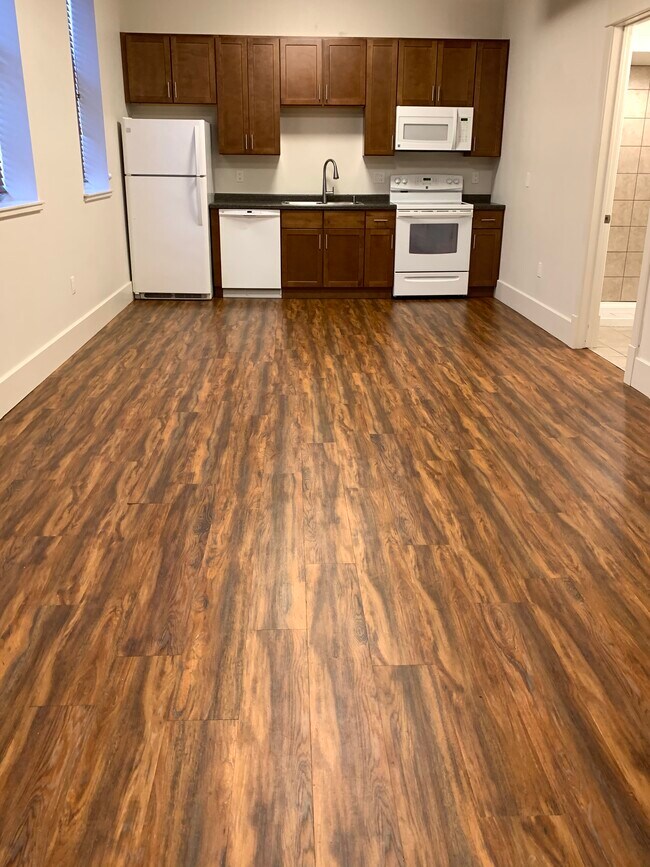 Open space kitchen/living room - 614 7th St