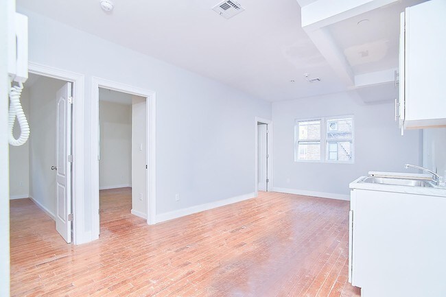Foto del edificio - 716 East 234th Street