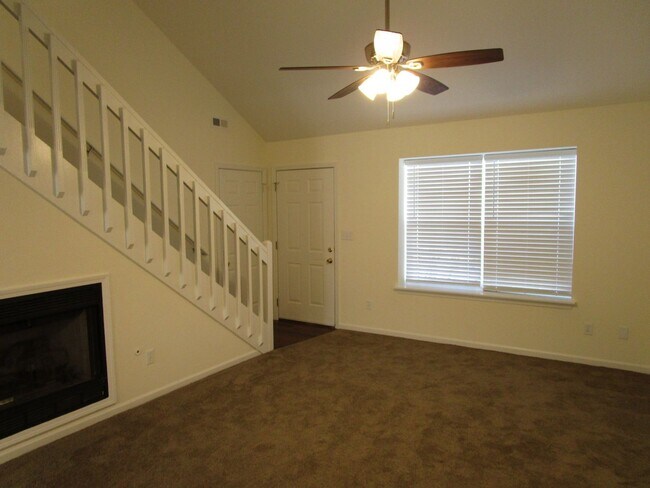 Foto del edificio - 2432-2434 Calder Ct.