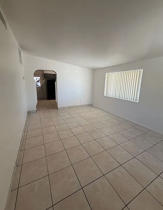 Building Photo - 419 E Alturas St