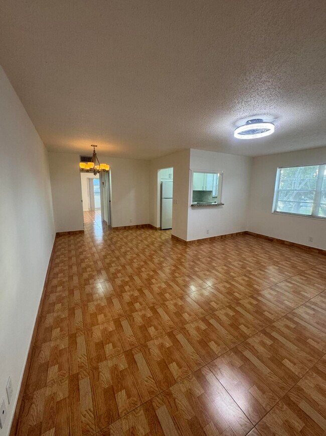 Building Photo - 346 Windsor O