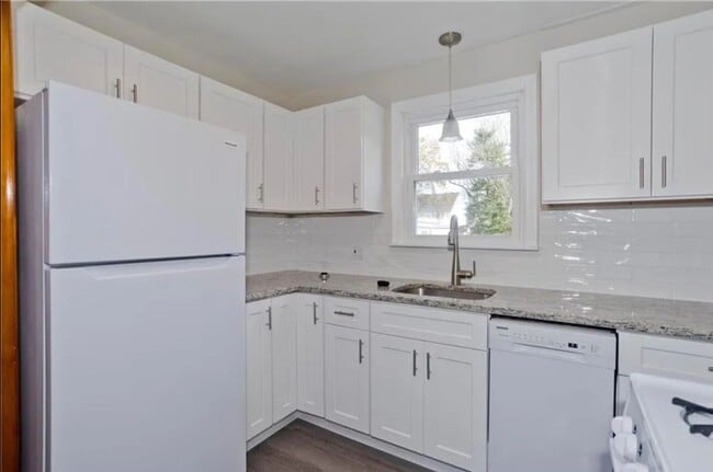 Building Photo - 30 Guertin St