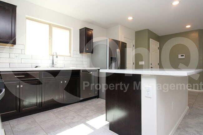 Building Photo - 987 Calle Calca