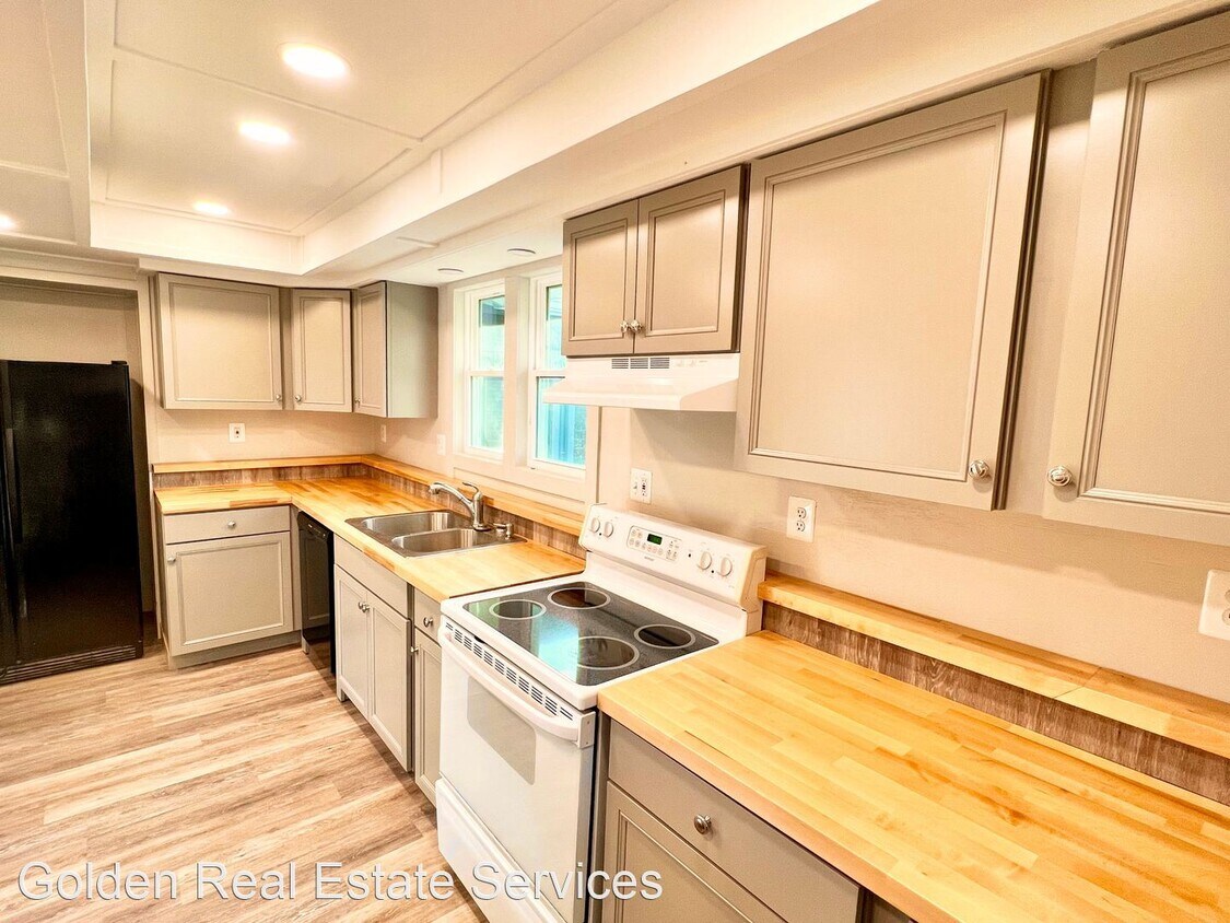 Foto principal - 4 br, 2.5 bath House - 801 2nd Street