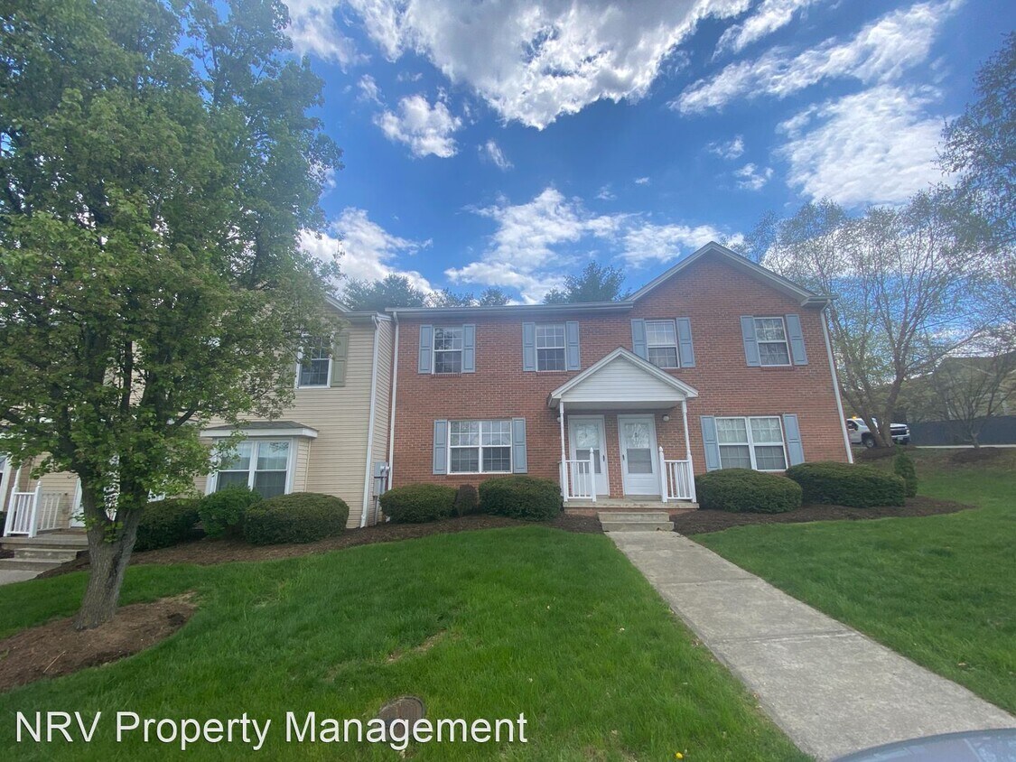 4 br, 2.5 bath House 445 Laurence Lane House Rental in Blacksburg