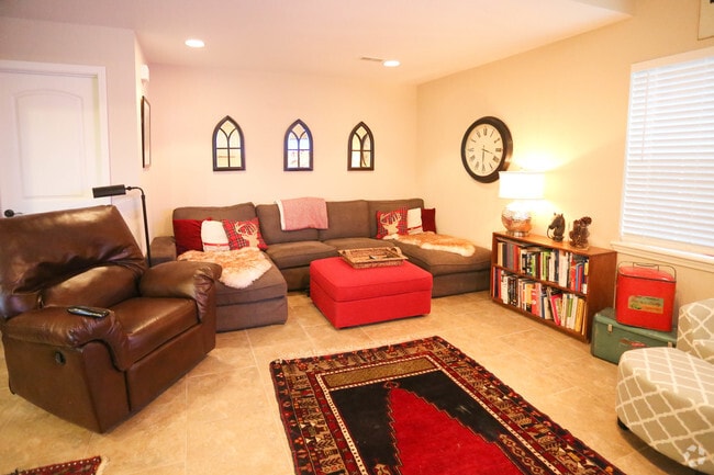 Interior Photo - Cottage Grove