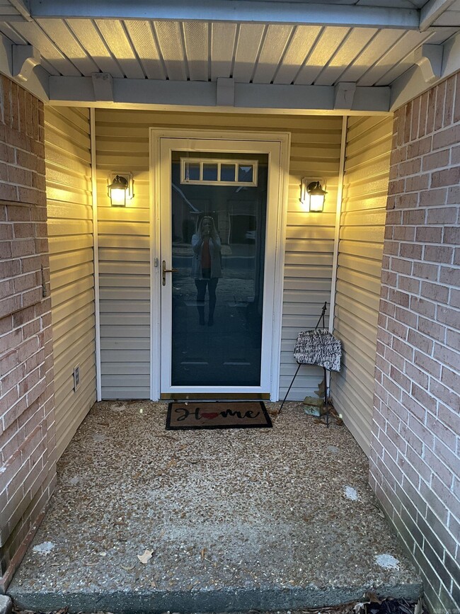Building Photo - 404 Country Squire Ln