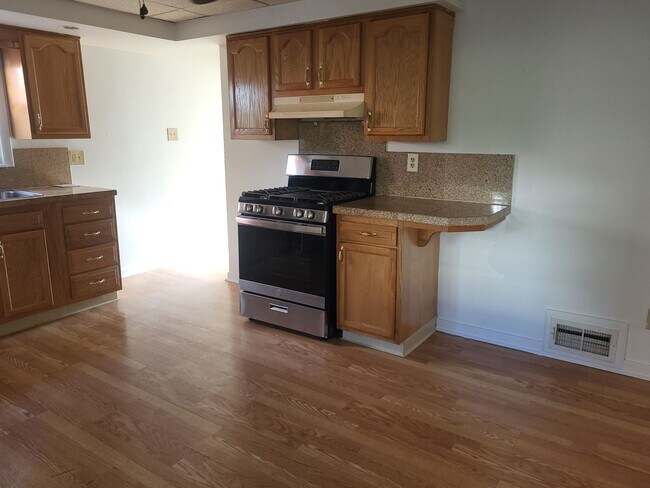 Building Photo - Two bedroom one bath in Dravosburg! Available now!
