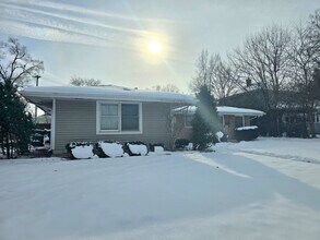 Building Photo - 1609 Lincolnway W