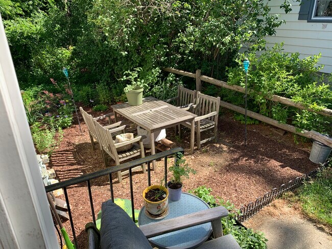 Foto del edificio - 12 Pine St