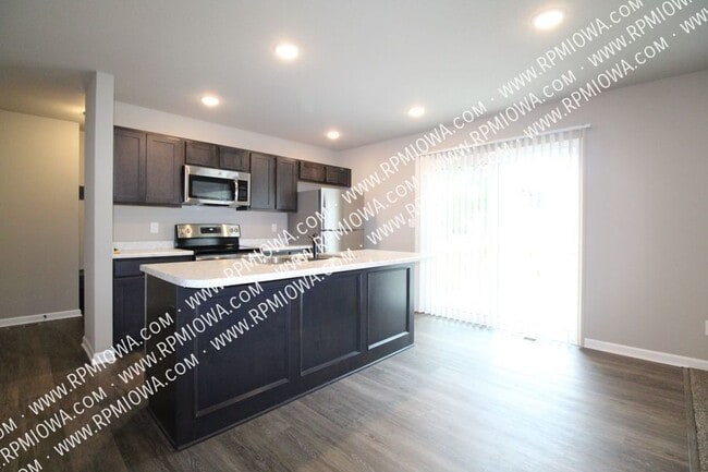 Foto del edificio - 4709 SW Logan St