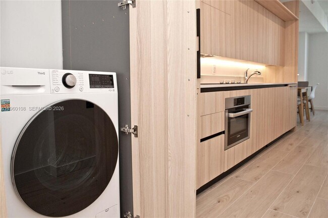 Foto del edificio - 225 N Miami Ave